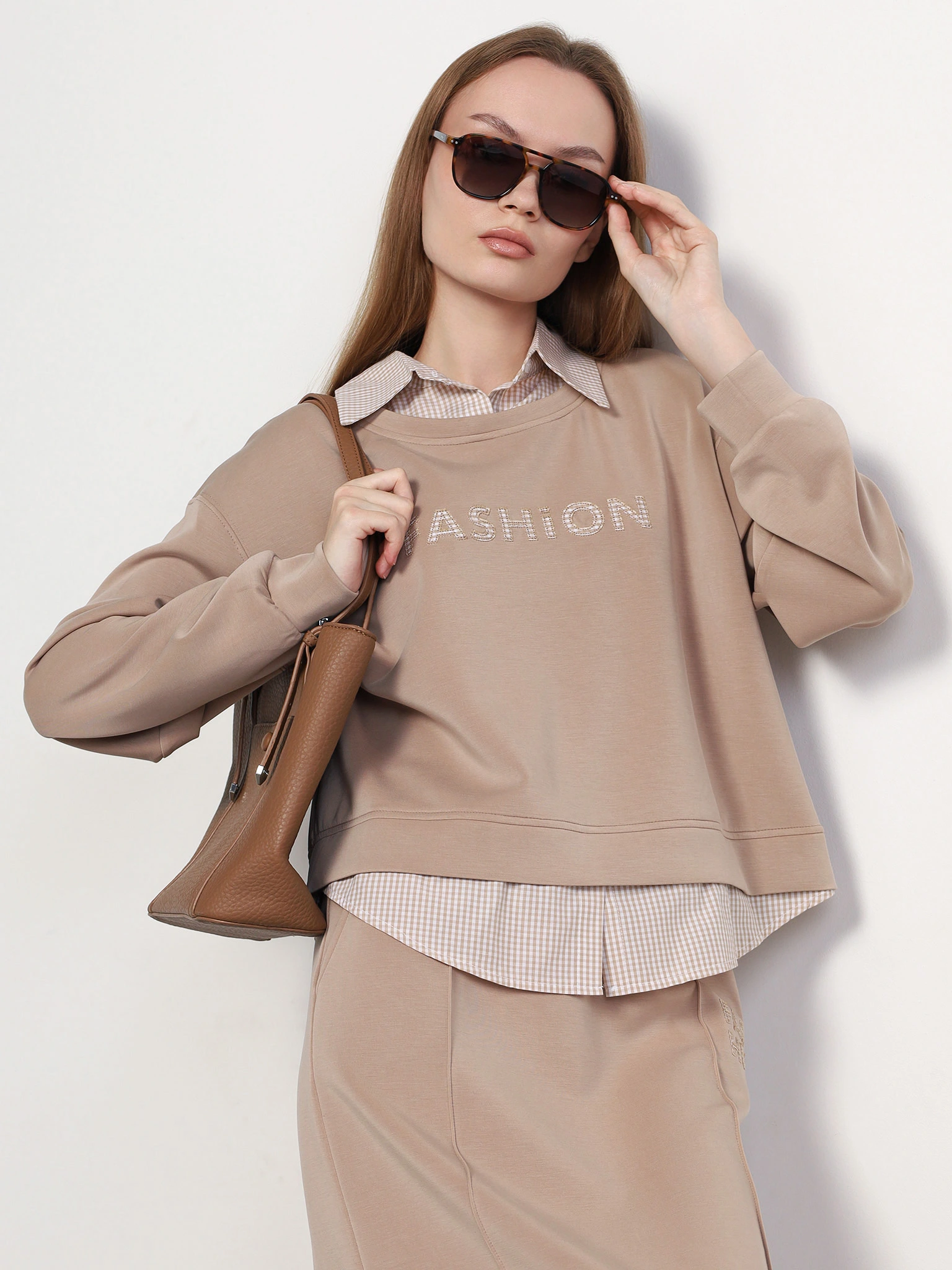 Толстовка бежевого цвета с имитацией